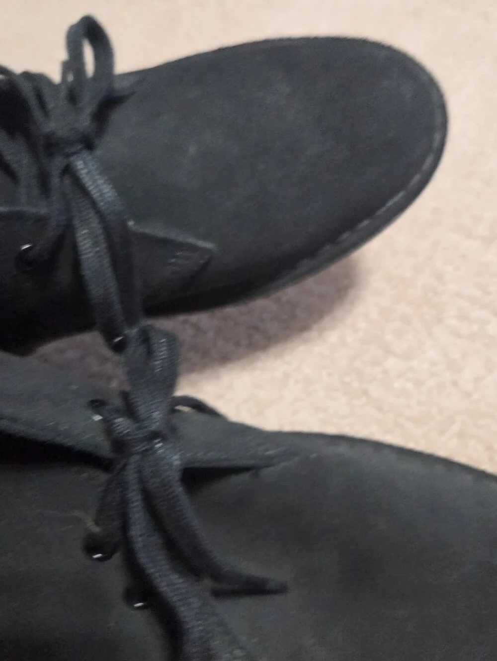 Clarks Desert Boots featuring two-eyelet lace-up chukka Suede Black Mens 8.5M